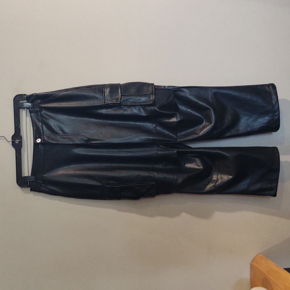 7 For All Mankind Women's Small Black Faux‎ Leather Cargo Style Pants